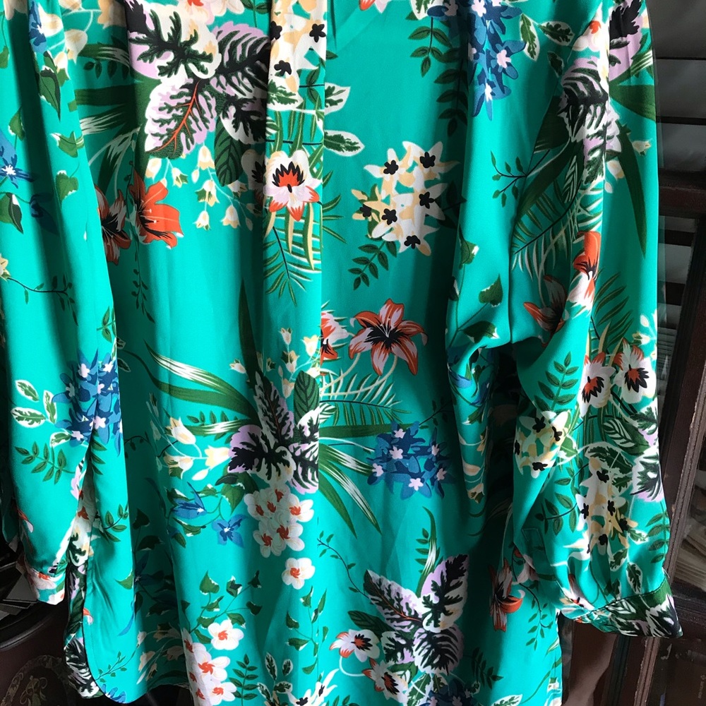 Violet +Claire, Teal Floral 3/4 Sleeve Blouse